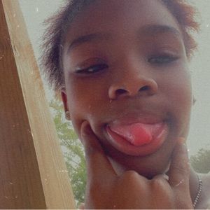 Meet your Posher, Aviayna